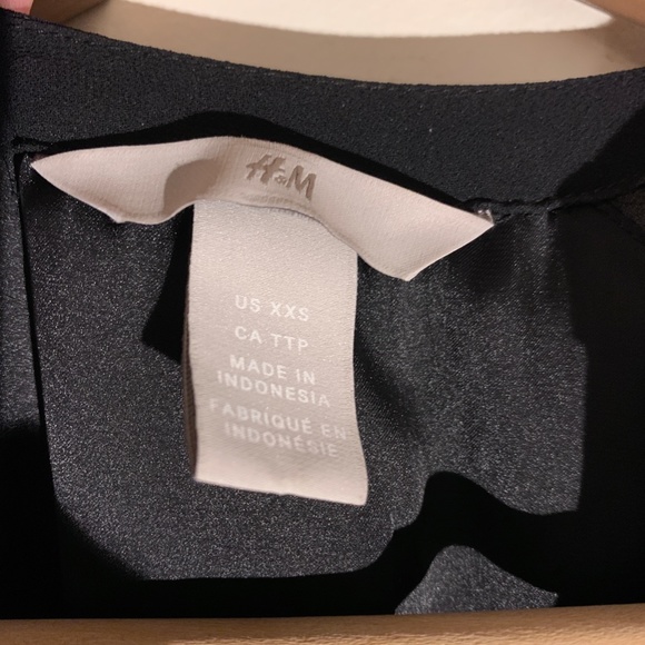 Like New H&M Little Black Dress with Chiffon Sleeves Size XS - Picture 6 of 6